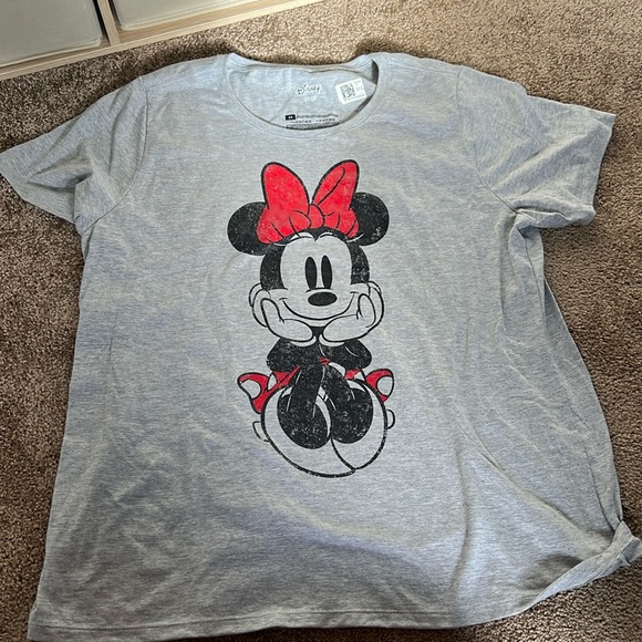 2x Disney Shirt - Picture 1 of 1